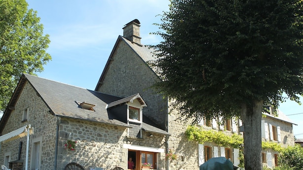 Exterior - Chic Villa in Roche-le-peyroux With Swimming Pool (Margerides)