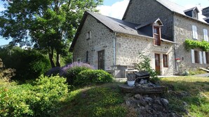 Exterior - Chic Villa in Roche-le-peyroux With Swimming Pool (Margerides)