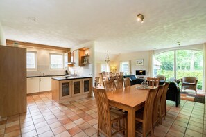 House | Living room - Farmhouse in Rheeze Near Forest and Meadows (Rheeze)