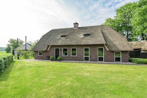 Exterior - Farmhouse in Rheeze Near Forest and Meadows (Rheeze)
