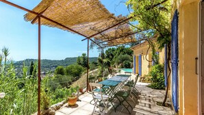 Villa | Balcony - Quirky Villa in Contignac With a Private Pool (Cotignac)