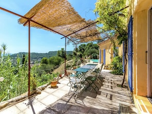 Villa | Balcony - Quirky Villa in Contignac With a Private Pool (Cotignac)