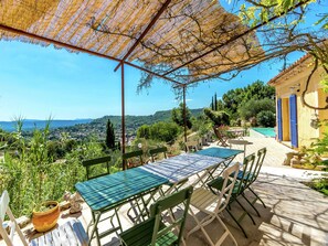 Villa | Balcony - Quirky Villa in Contignac With a Private Pool (Cotignac)