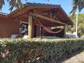 Property grounds - 30m2 air-conditioned 2-bedroom chalet near Cap d'Agde beaches (Agde)