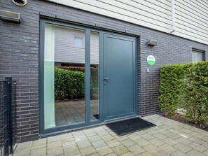 Villa | Reception - Modern Villa in Harderwijk with Hot Tub (Zeewolde)