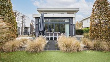 Villa | Exterior