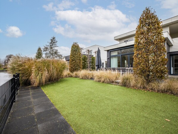 Villa | Garden