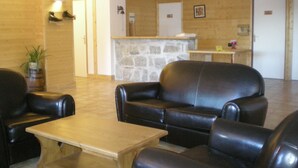 Living room - Cozy Chalet Stay w/ Pool (Notre-Dame-de-Bellecombe)