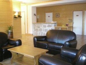 Living room - Cozy Chalet Stay w/ Pool (Notre-Dame-de-Bellecombe)