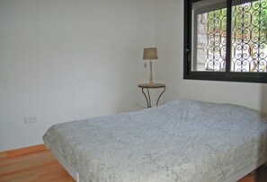 Apartment | 3 bedrooms, individually furnished, bed sheets - La Turbie Apartment, La Turbie (La Turbie)