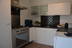 Private kitchen - Lovely Home in Noordwijkerhout near Sea Beach (Noordwijkerhout)