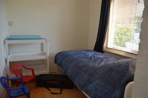 3 habitaciones, muebles diferentes y ropa de cama