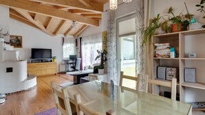 Dining - Spacious Apartment in Salzburg near Ski Area (Bramberg am Wildkogel)