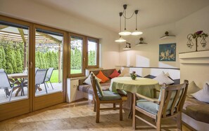 Apartment | Dining - Apartment in Kaltenbach Near Ski Lifts (Kaltenbach)