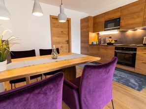Apartment | Eigene Küche | Kühlschrank, Mikrowelle, Ofen, Geschirrspüler