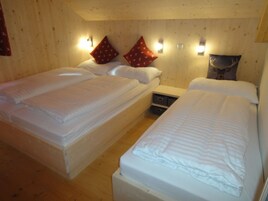 Chalet | 2 dormitorios, mobiliario individual, ropa de cama