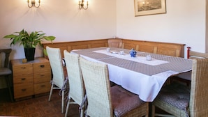 Dining - Spacious Apartment in Hopfgarten im Brixental near Ski Area (Hopfgarten im Brixental)