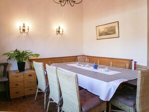 Dining - Spacious Apartment in Hopfgarten im Brixental near Ski Area (Hopfgarten im Brixental)
