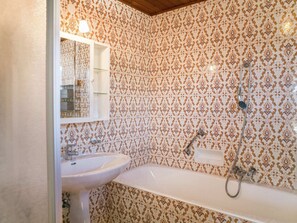 Bathroom - Spacious Apartment in Hopfgarten im Brixental near Ski Area (Hopfgarten im Brixental)