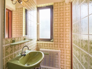Bathroom - Picturesque Apartment in Thomatal Salzburg near Forest (Thomatal)