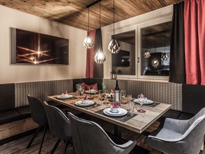 Chalet | Tempat makan