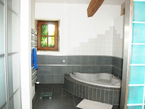 Rumah | Kamar mandi | Kombinasi shower/bathtub dan handuk