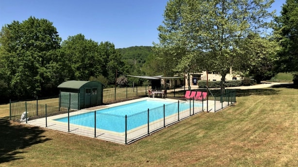 Outdoor pool - Spacious Villa in Puy-l'évêque With Swimming Pool (Puy-l'Eveque)