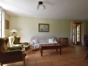 House | Living room - Modern Holiday Home in Languedoc-roussillon With Pool (Saint-Jean-de-Maruejols-et-Avejan)