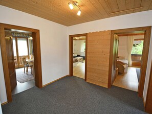 1 Schlafzimmer, individuell eingerichtet, Bettwäsche