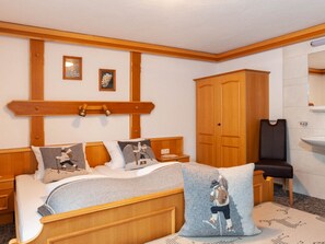 House | 4 bedrooms, individually furnished - Modern Apartment in Kappl With Infrared Sauna (Kappl)