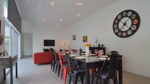 Dining - Villa With High-end Kitchen, Jacuzzi & Pool in Longeville sur mer (Longeville-sur-Mer)
