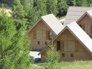 Exterior - Comfortable Chalet With Dishwasher, in Cozy Joue du Loup (Le Dévoluy)
