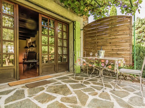 Peaceful Holiday Home in Bort-les-orgues Near the River