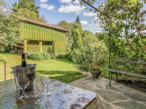 Outdoor dining - Peaceful Holiday Home in Bort-les-orgues Near the River (Bort-les-Orgues)
