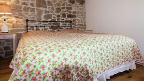 Cottage | Room amenity - Cozy Cottage in Roussines, Dordogne (Roussines)
