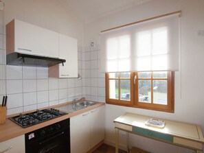 Cottage | Private kitchen - Cozy Cottage in Roussines, Dordogne (Roussines)