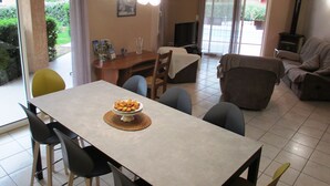 Dining - Beautiful, Comfortable Villa With Private Pool, 1 km From the Picturesque Jaujac (Jaujac)