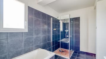 Villa | Bathroom