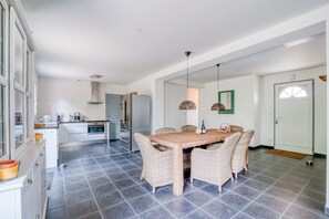 Villa | Dining