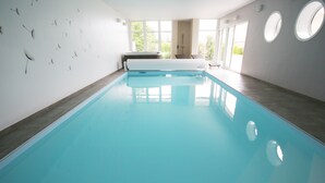 Pool - Beautiful Modern Villa With Pool, Jacuzzi and a Luxury Kitchen Island (Plougrescant)