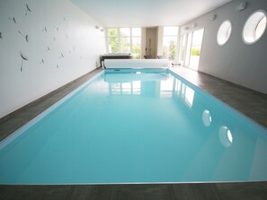 Pool - Beautiful Modern Villa With Pool, Jacuzzi and a Luxury Kitchen Island (Plougrescant)
