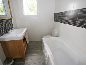 Bathroom - Beautiful Modern Villa With Pool, Jacuzzi and a Luxury Kitchen Island (Plougrescant)