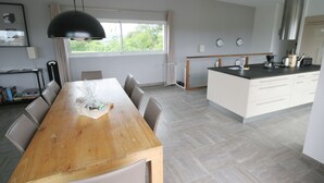 Dining - Beautiful Modern Villa With Pool, Jacuzzi and a Luxury Kitchen Island (Plougrescant)
