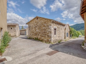 Exterior - Cozy Holiday Home in Marignac-en-diois With Garden (Marignac-en-Diois)
