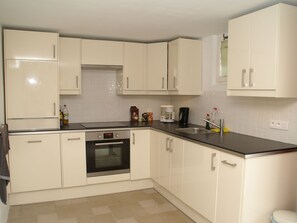 Apartment | Private kitchen - Modern Terrace Stay Montbrun (Montbrun-les-Bains)