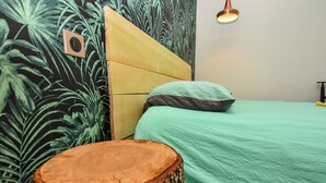 3 camere, con arredamento individuale, lenzuola