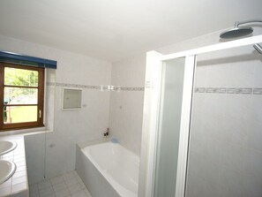 House | Bathroom | Shower - Atmospheric Holiday Home With Private Swimming Pool and Covered Terrace (Saint-Paul-Flaugnac)