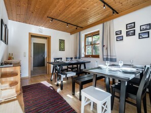 Dining - Spacious Holiday Home in Rauris With Terrace and Ski Storage (Rauris)