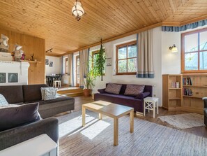 Living room - Spacious Holiday Home in Rauris With Terrace and Ski Storage (Rauris)