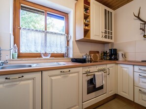 House | Private kitchen | Fridge, microwave, oven, dishwasher - Spacious Holiday Home in Rauris With Terrace and Ski Storage (Rauris)